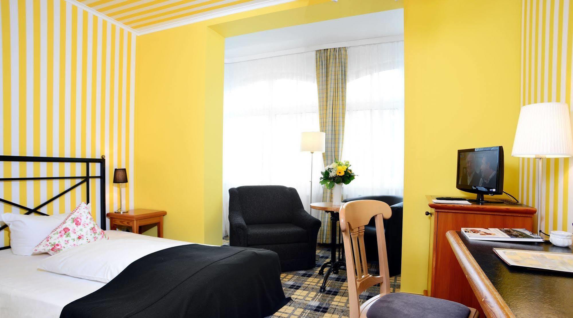 Hotel Schieferhof - Glaslust Neuhaus am Rennweg Luaran gambar